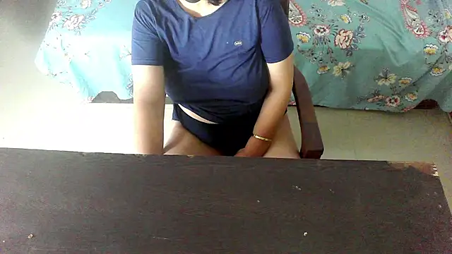 Snapshot of cutechandani chatting on April 6, 11:49 pm cutechandani online show from April 6, 11:49 pm