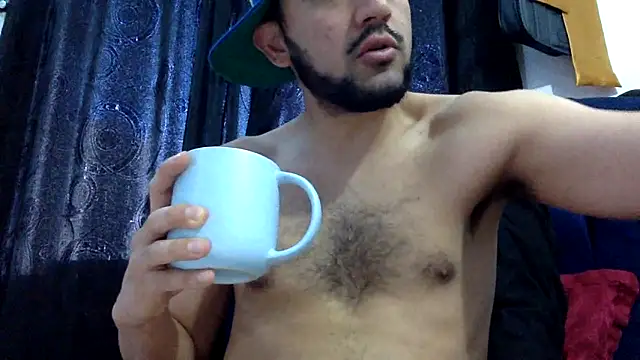 Snapshot of derek_smiith chatting on June 14, 9:28 pm derek smiith online show from June 14, 9:28 pm