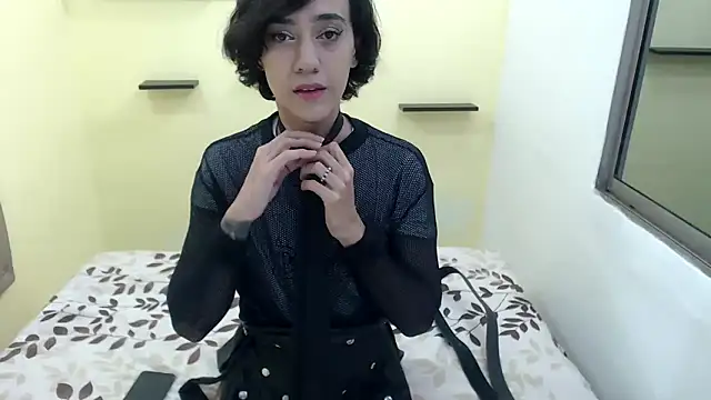 romina white18 online show from April 21, 6:52 am