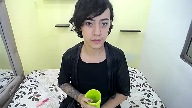 romina white18 online show from May 7, 6:52 am