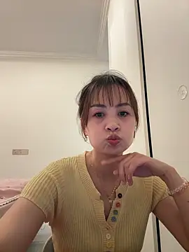 Snapshot of Yang_218 chatting on April 24, 6:27 am Yang 218 online show from April 24, 6:27 am