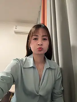 Snapshot of Yang_218 chatting on May 1, 2:43 pm Yang 218 online show from May 1, 2:43 pm
