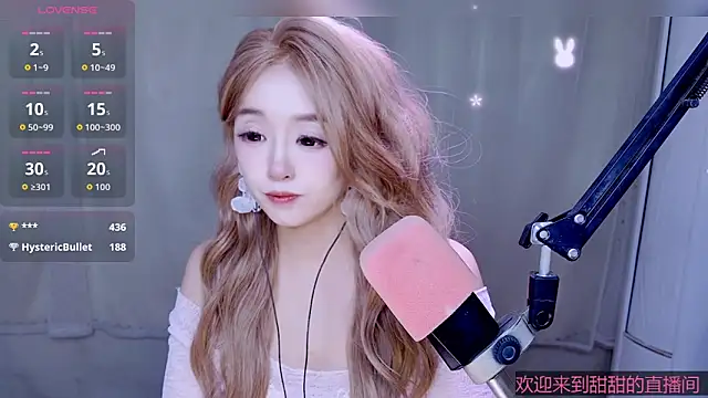 Snapshot of Cuviee chatting on April 30, 8:57 pm Cuviee online show from April 30, 8:57 pm