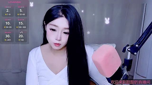 Snapshot of Cuviee chatting on May 5, 9:23 pm Cuviee online show from May 5, 9:23 pm