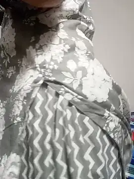 Sexyy Bhabhi 143 online show from July 12, 10:01 pm
