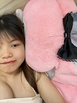 Snapshot of -Vaci- chatting on April 17, 1:47 pm -Vaci- online show from April 17, 1:47 pm