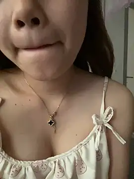 Snapshot of -Vaci- chatting on May 28, 5:38 am -Vaci- online show from May 28, 5:38 am