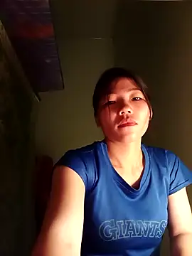 Snapshot of -Quyny- chatting on April 14, 7:31 pm -Quyny- online show from April 14, 7:31 pm
