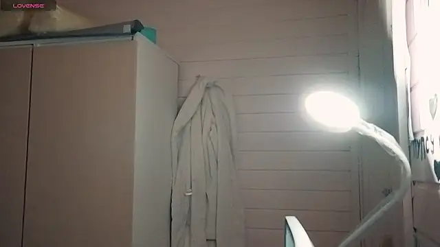 Snapshot of elegant_pleasure chatting on April 1, 7:11 pm elegant pleasure online show from April 1, 7:11 pm