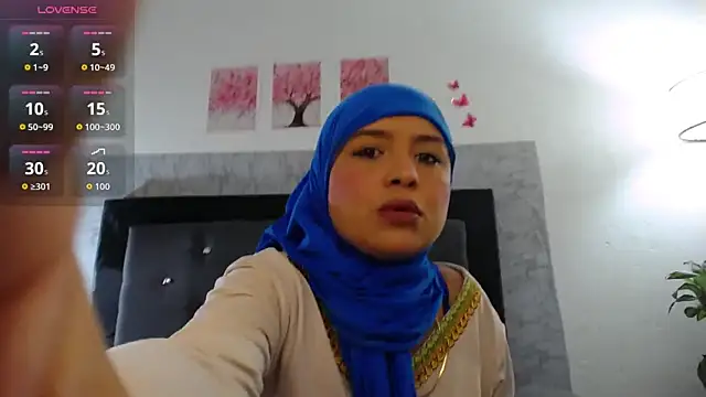 Snapshot of alia_asad chatting on April 21, 11:49 am alia asad online show from April 21, 11:49 am