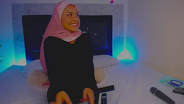 Snapshot of alia_asad chatting on May 14, 12:12 pm alia asad online show from May 14, 12:12 pm
