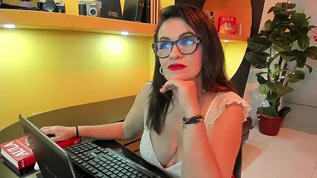 BiancaRoyalle online show from April 18, 9:15 pm