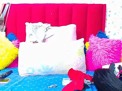 Cherrybootyofjoy86 online show from June 18, 8:25 am