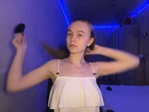 Snapshot of melissashineeee chatting on April 12, 1:27 pm melissashineeee online show from April 12, 1:27 pm