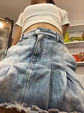 Snapshot of izumi_mei chatting on May 16, 3:47 am izumi mei online show from May 16, 3:47 am