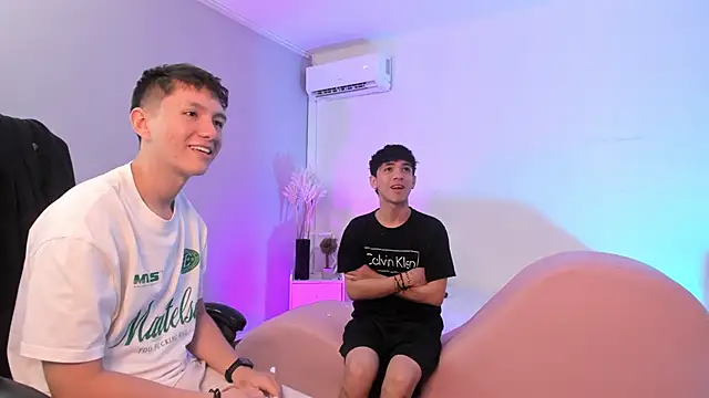 Snapshot of Good_boys18 chatting on May 21, 8:38 pm Good boys18 online show from May 21, 8:38 pm
