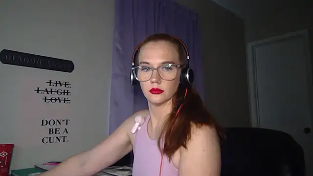 Snapshot of RoxyRedXO12 chatting on April 3, 7:56 pm RoxyRedXO12 online show from April 3, 7:56 pm