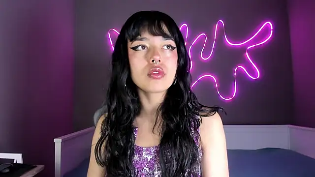Snapshot of Saphyralux chatting on May 2, 9:53 pm Saphyralux online show from May 2, 9:53 pm