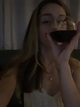 Snapshot of CamilaaLove chatting on March 28, 3:50 am CamilaaLove online show from March 28, 3:50 am