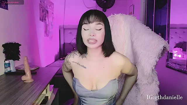 Snapshot of goth_Valentinna chatting on April 21, 5:14 am goth Valentinna online show from April 21, 5:14 am