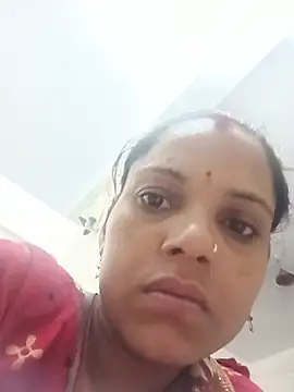 Snapshot of Sapnaroy1213 chatting on June 22, 11:13 pm Sapnaroy1213 online show from June 22, 11:13 pm