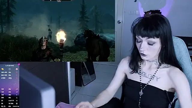 Snapshot of H3xD0ll chatting on July 2, 3:40 pm H3xD0ll online show from July 2, 3:40 pm