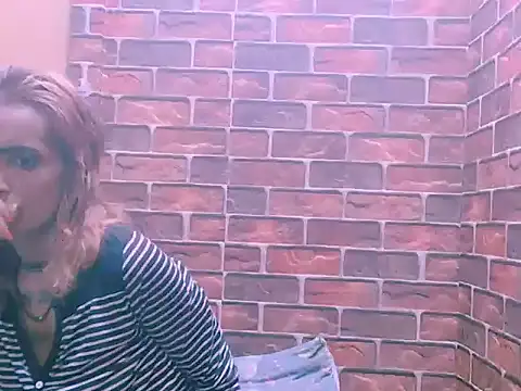 Snapshot of Alanadelray21 chatting on April 6, 5:25 pm Alanadelray21 online show from April 6, 5:25 pm