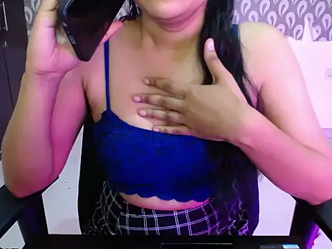 Snapshot of Riya_saini06 chatting on June 15, 5:31 am Riya saini06 online show from June 15, 5:31 am