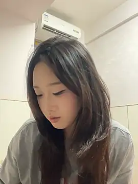 Snapshot of Alice-babyone chatting on April 27, 10:24 am Alice-babyone online show from April 27, 10:24 am