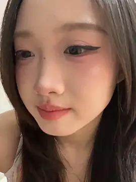 Snapshot of Alice-babyone chatting on May 19, 12:44 pm Alice-babyone online show from May 19, 12:44 pm