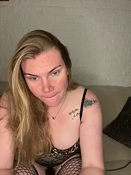 Snapshot of SexyBlondJoanna-Exclusief chatting on April 6, 6:42 pm SexyBlondJoanna-Exclusief online show from April 6, 6:42 pm