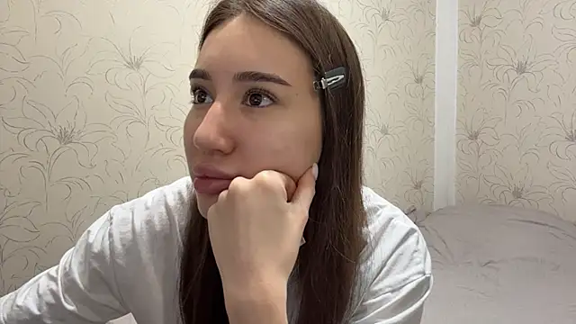Snapshot of NamiLoon chatting on April 4, 4:11 am NamiLoon online show from April 4, 4:11 am