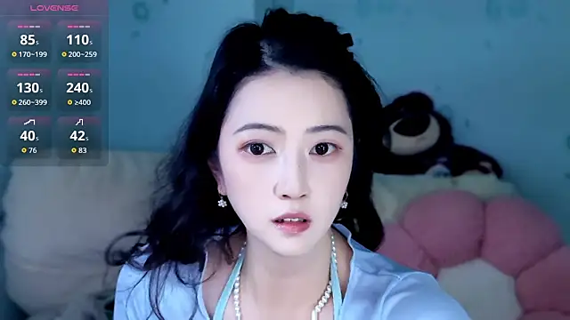 Snapshot of summer_uu chatting on May 6, 2:22 pm summer uu online show from May 6, 2:22 pm