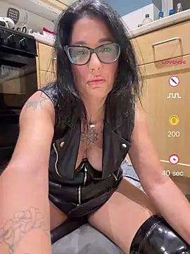 IvyBelleMilf online show from June 6, 9:41 pm