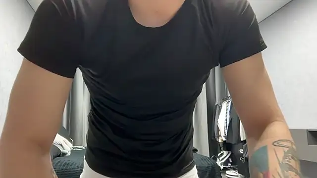 Snapshot of MaxWoolf chatting on April 16, 3:46 pm MaxWoolf online show from April 16, 3:46 pm