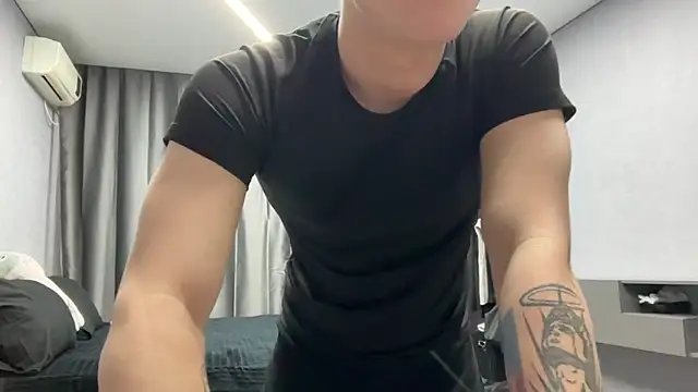 Snapshot of MaxWoolf chatting on April 17, 2:09 pm MaxWoolf online show from April 17, 2:09 pm