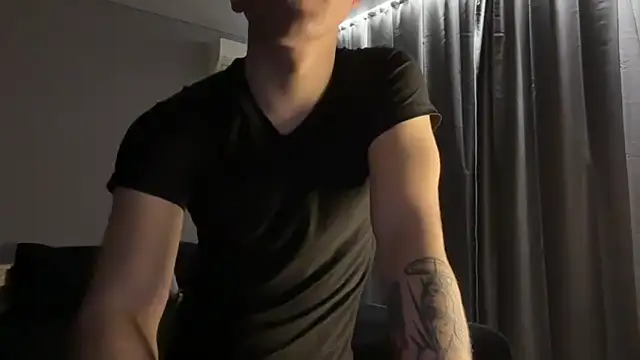Snapshot of MaxWoolf chatting on April 19, 6:10 pm MaxWoolf online show from April 19, 6:10 pm