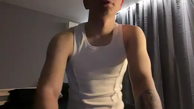 Snapshot of MaxWoolf chatting on April 23, 1:57 pm MaxWoolf online show from April 23, 1:57 pm
