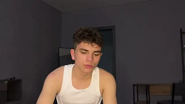 Snapshot of MaxWoolf chatting on May 9, 2:44 pm MaxWoolf online show from May 9, 2:44 pm
