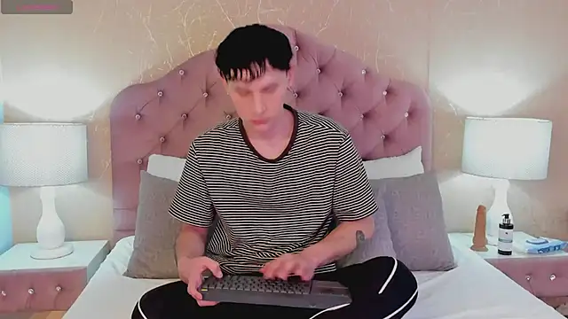 Snapshot of LephyStar chatting on June 21, 11:18 pm LephyStar online show from June 21, 11:18 pm