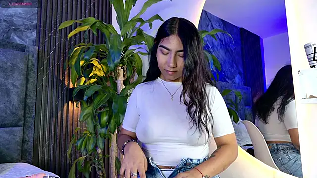 Snapshot of Amaia_aa_ chatting on April 15, 7:43 pm Amaia aa online show from April 15, 7:43 pm