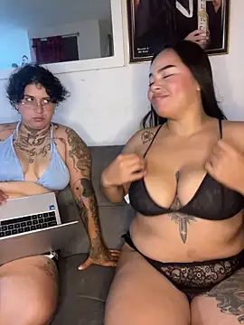 Snapshot of lunaa_love chatting on June 12, 1:15 am lunaa love online show from June 12, 1:15 am