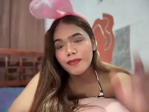 Snapshot of yourhotwild_bella chatting on April 17, 4:43 pm yourhotwild bella online show from April 17, 4:43 pm
