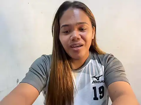 Snapshot of yourhotwild_bella chatting on July 24, 5:33 pm yourhotwild bella online show from July 24, 5:33 pm