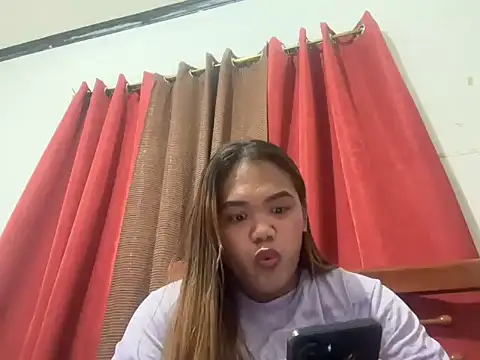 Snapshot of yourhotwild_bella chatting on July 27, 6:37 pm yourhotwild bella online show from July 27, 6:37 pm