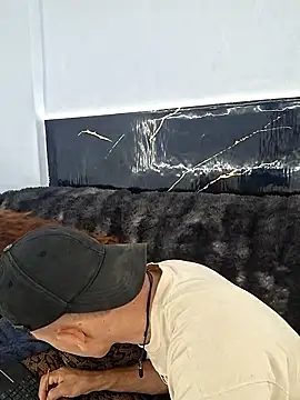 MeridaHilton online show from April 11, 3:05 pm