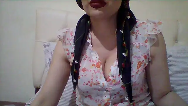 Snapshot of busex25 chatting on June 11, 9:13 pm busex25 online show from June 11, 9:13 pm