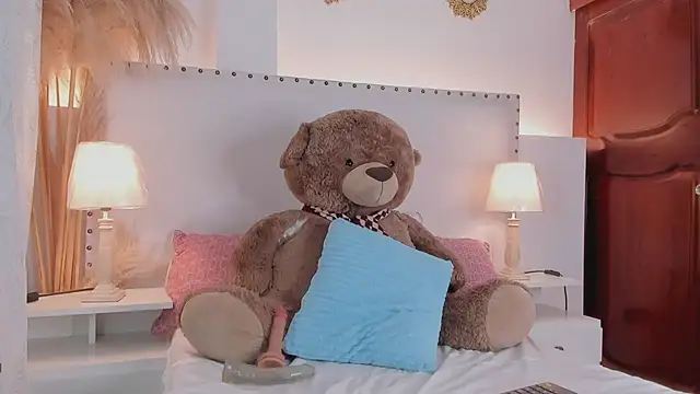 Snapshot of madisson__Stone chatting on June 11, 10:52 pm madisson Stone online show from June 11, 10:52 pm