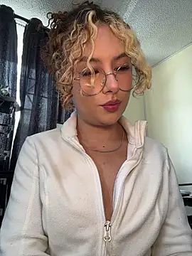 Amber-fire online show from May 4, 5:09 pm