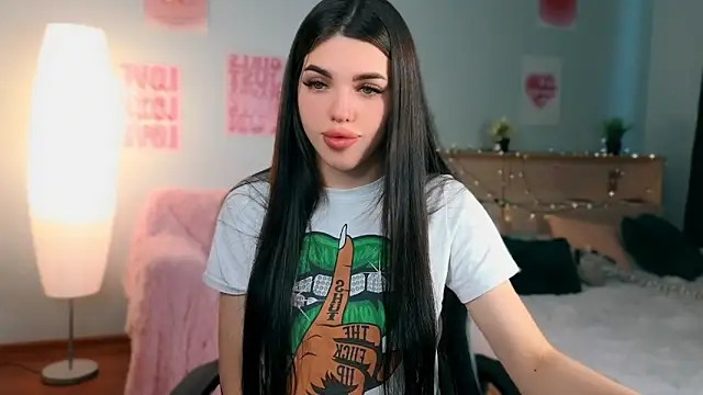 Snapshot of molly_rettyy chatting on June 4, 4:07 am molly rettyy online show from June 4, 4:07 am